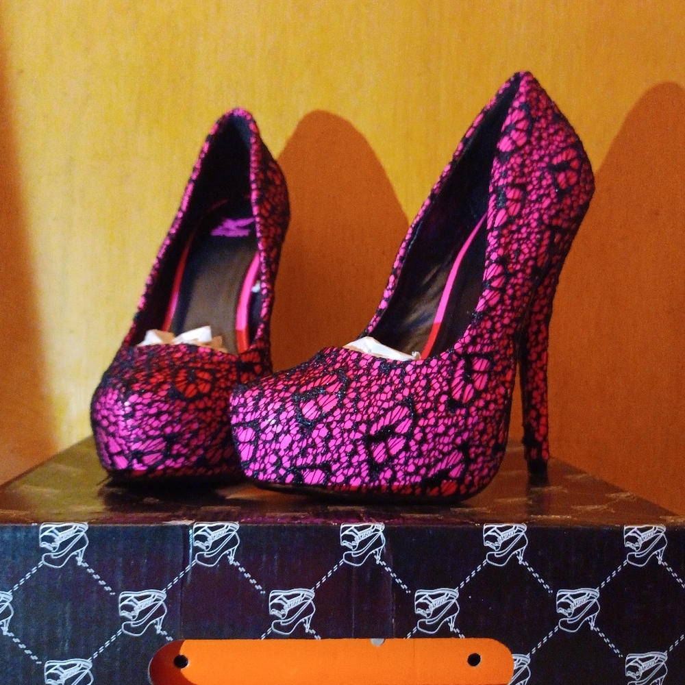 Shiekh Hot Pink Lace Pumps